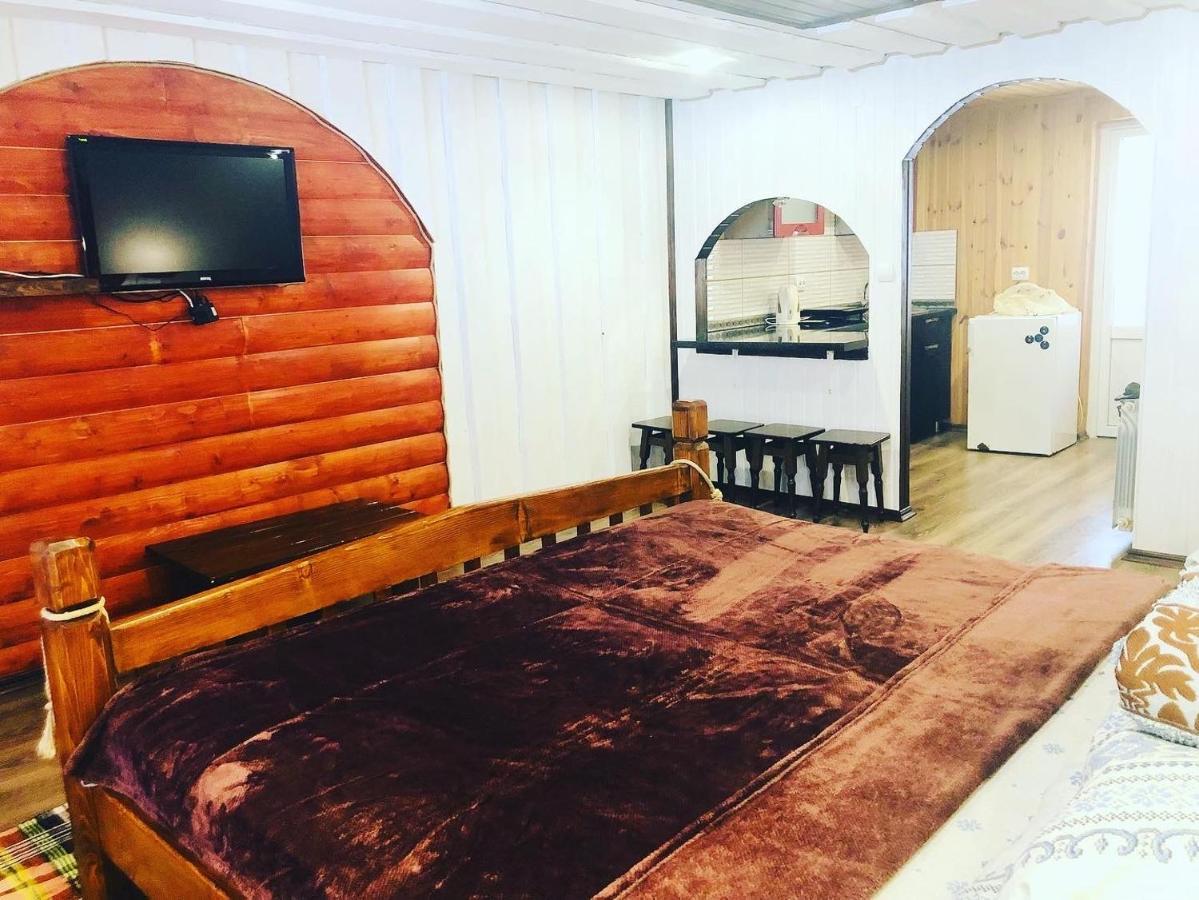 У Віти Номер 4 Apartment Synevyrsʼka Polyana Екстериор снимка